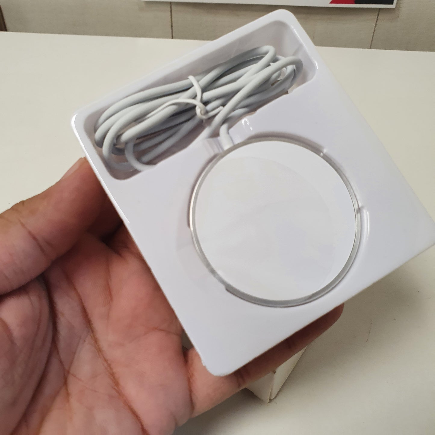Magnetic Wireless Charger, 12550