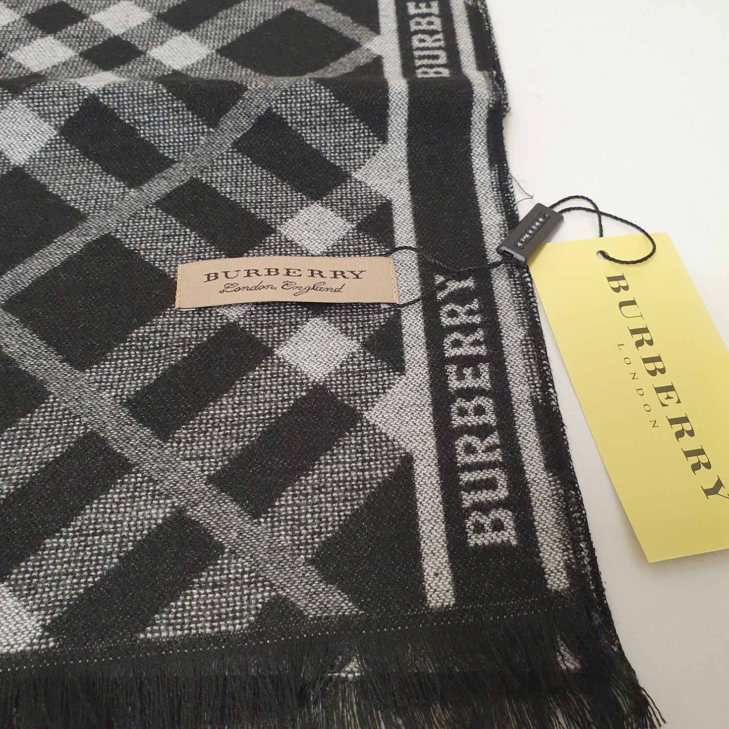 Burberry Scarf, 7056