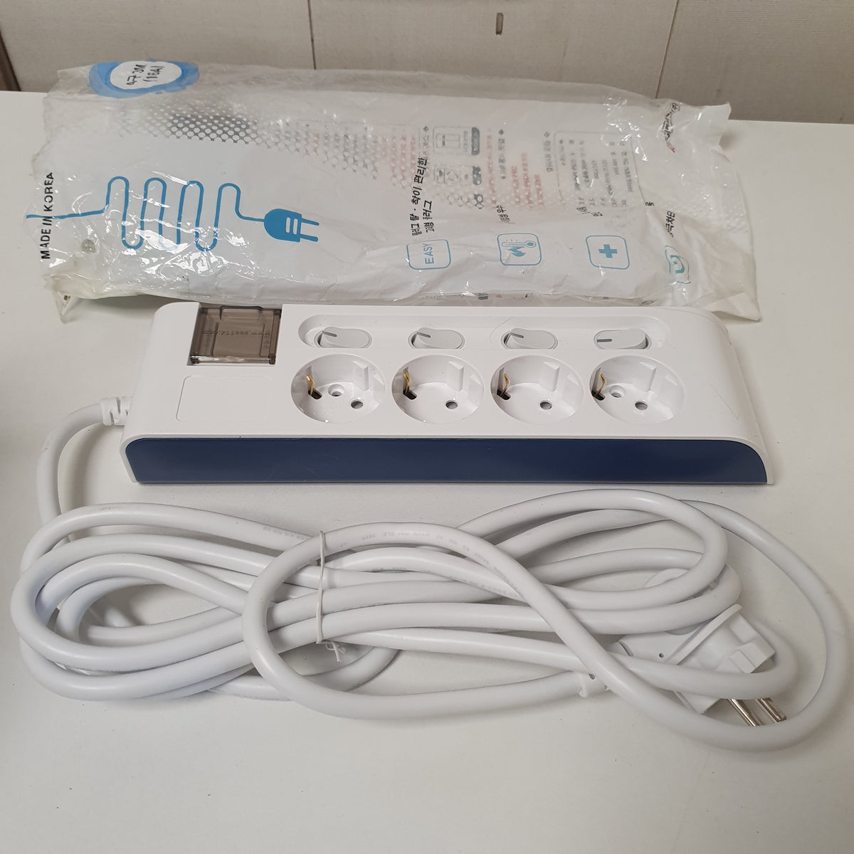 Heavy Duty Blue white Buttons 4 Socket Extenion Board, 1