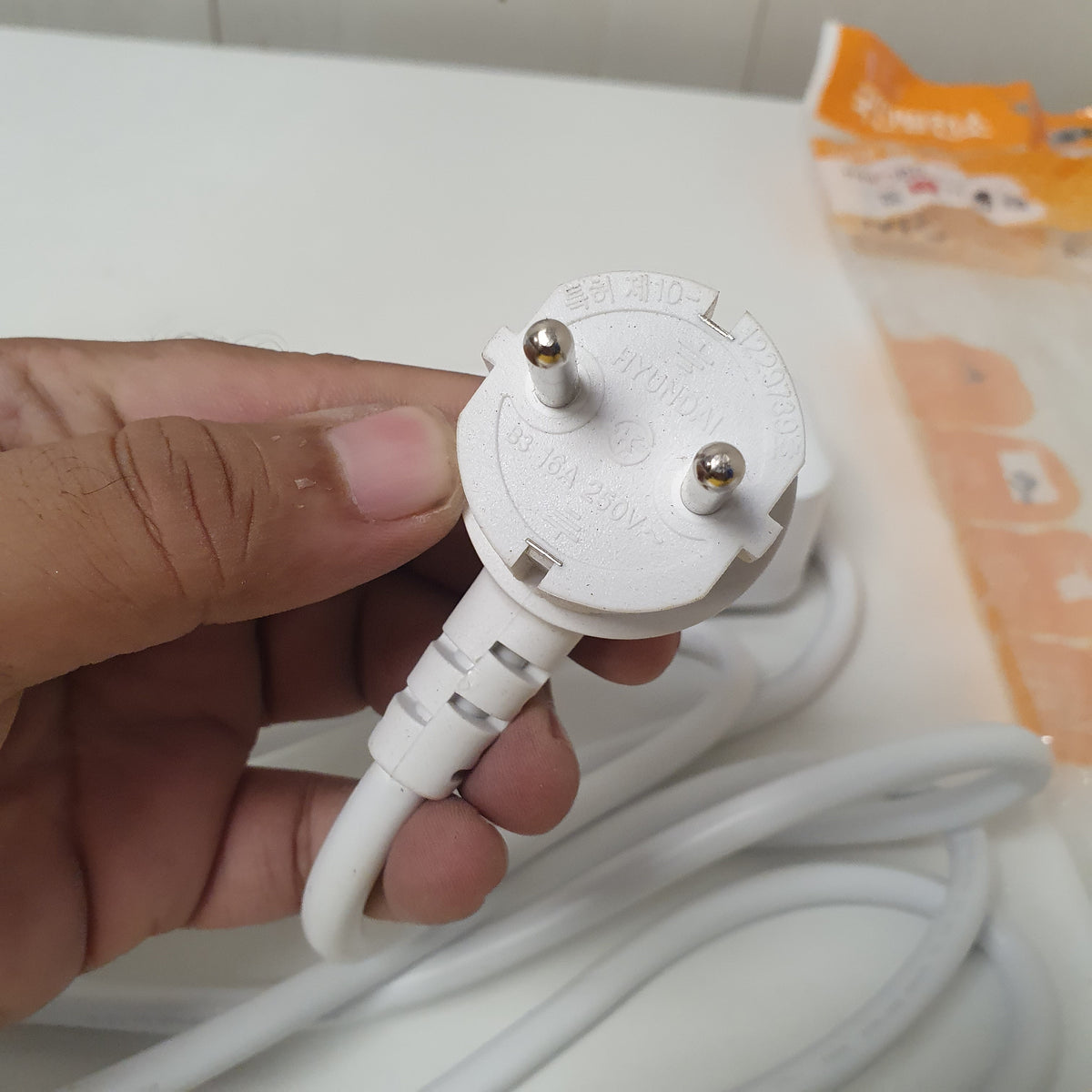 White Hyundai 4 Socket Extension With Single Button, 19