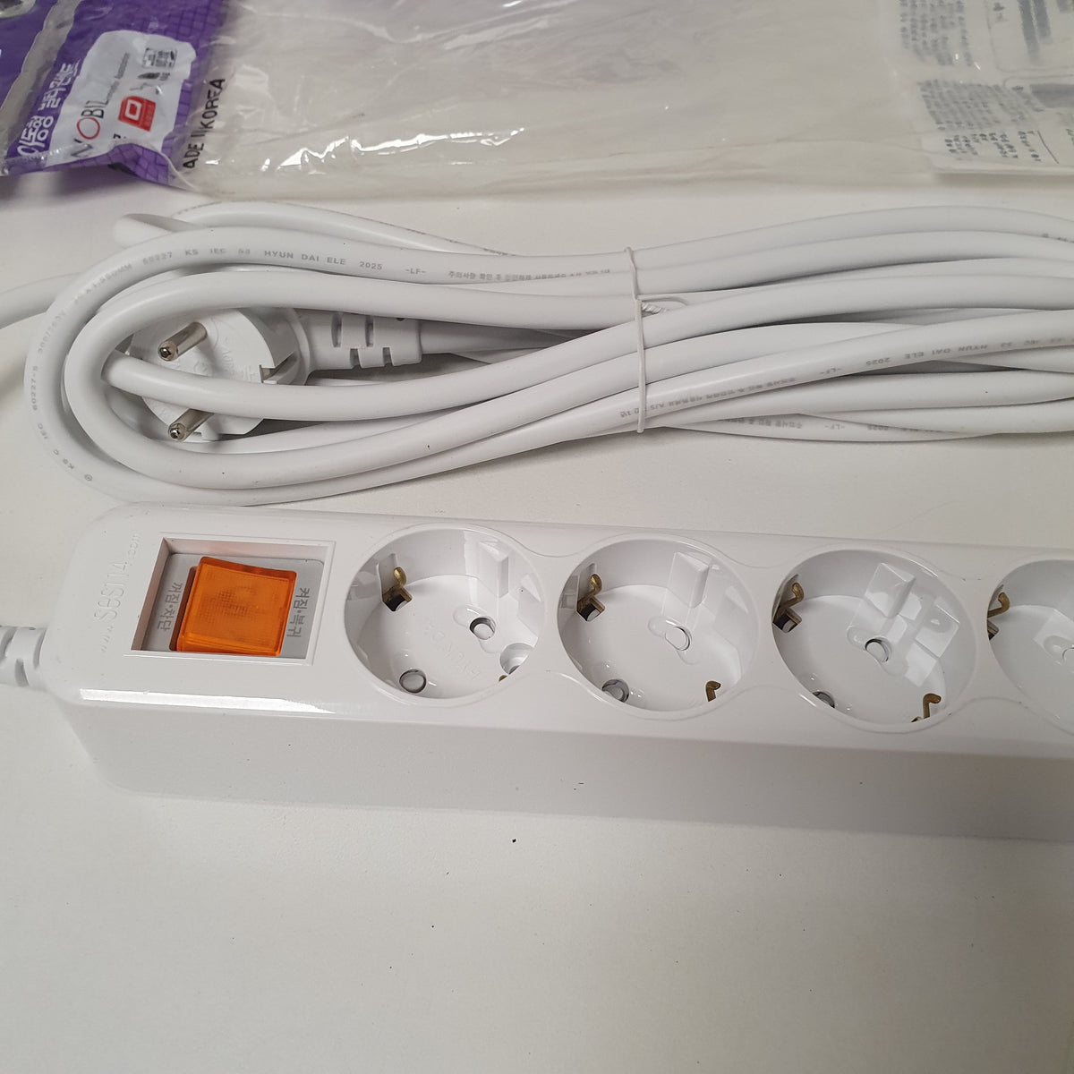 Hyundai White 5 Socket Extension with Single , 5