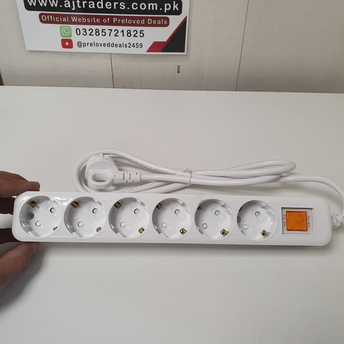 Heavy Duty white Button 6 Socket Extension Board, 8