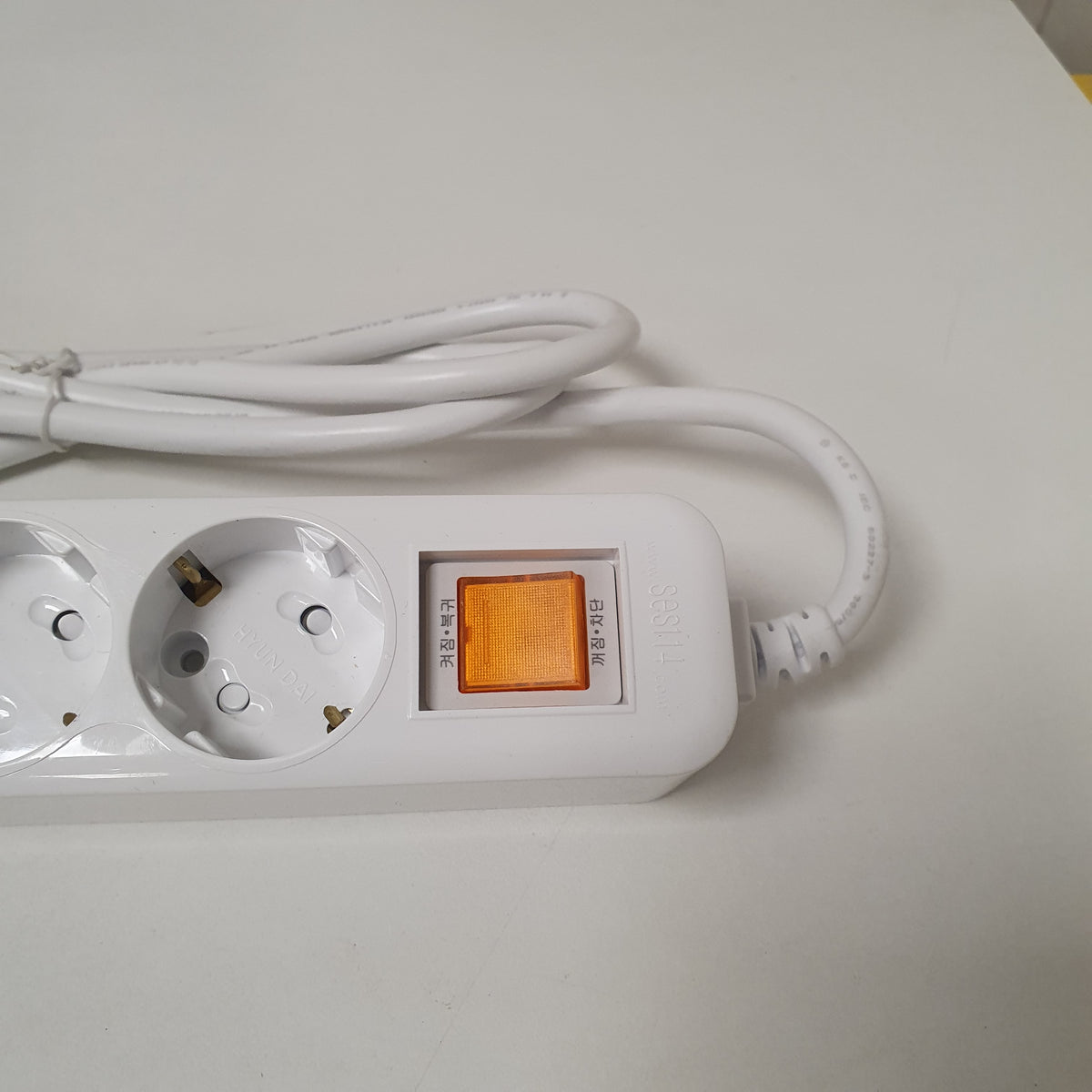 Heavy Duty white Button 6 Socket Extension Board, 8
