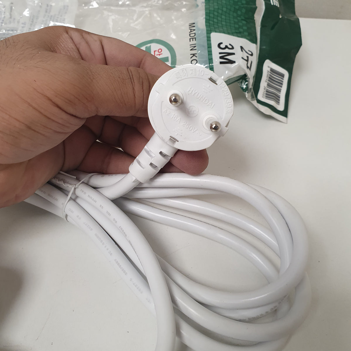Hyundai White Socket with Multi Switch 2 Socket extension Board, 1