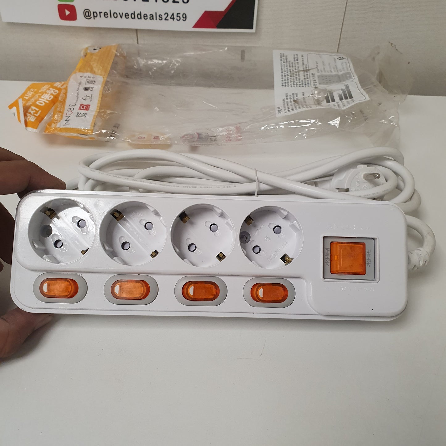 White Socket With Multi Switches 4 Socket Hyundai Extension, 27