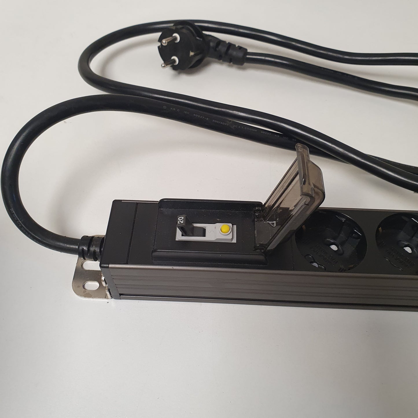 6 Sockets Aluminum Hyundai Socket Board with Breaker, 4