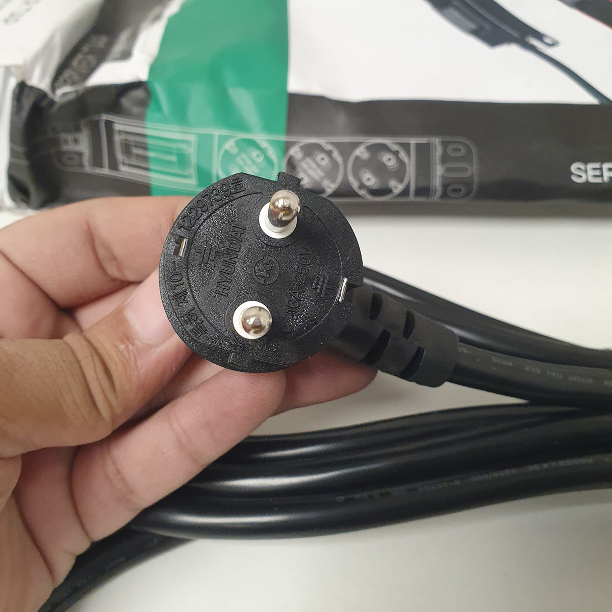 Almunium hyundai  3 Socket extension with Breaker system, 8