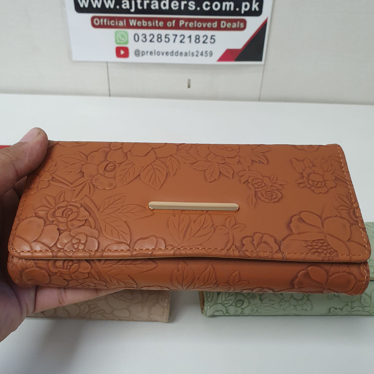 Decorative Embossed Style Ladies Wallet, 101600