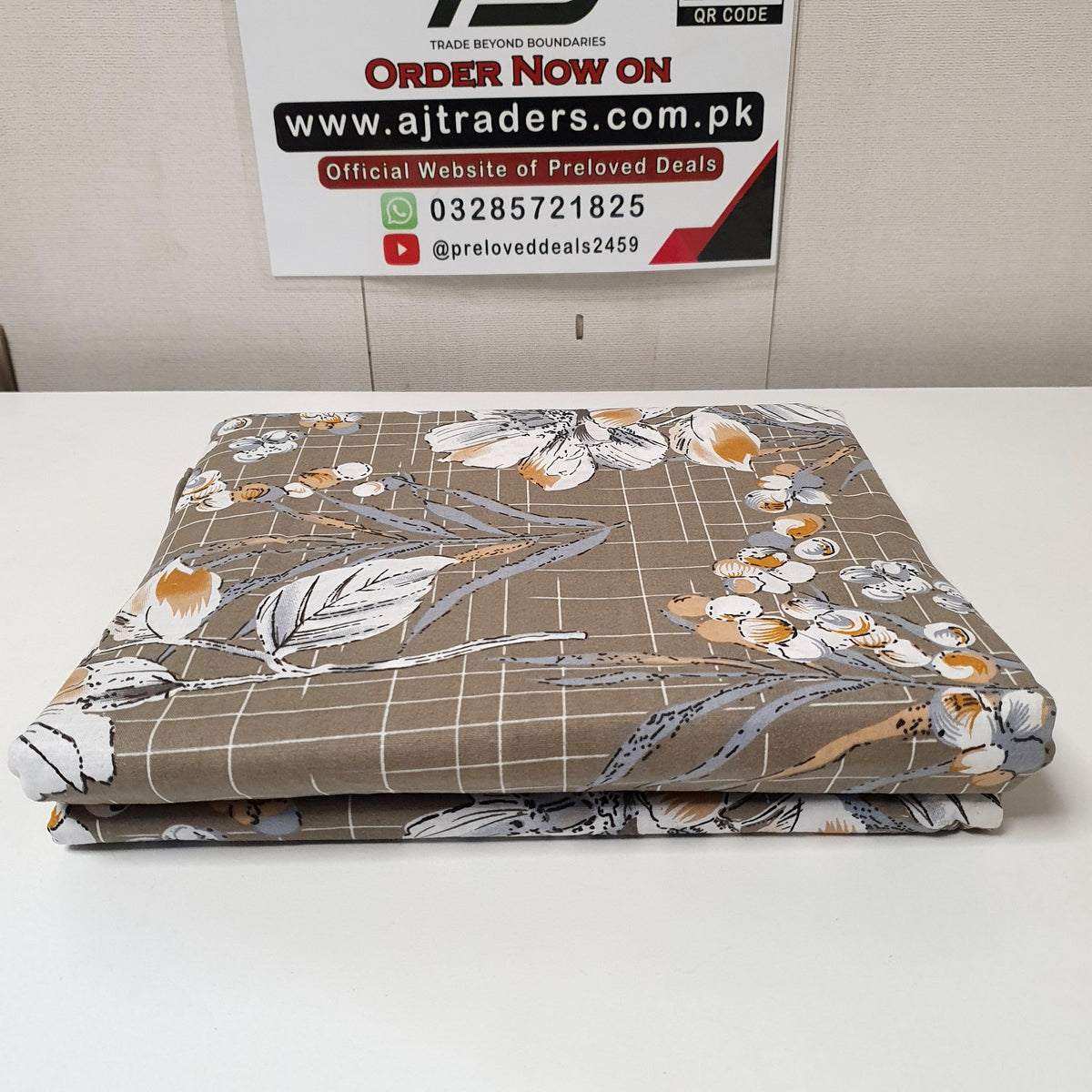 Brown Bed Sheet with White Flowers Sapphire King Size, 52450