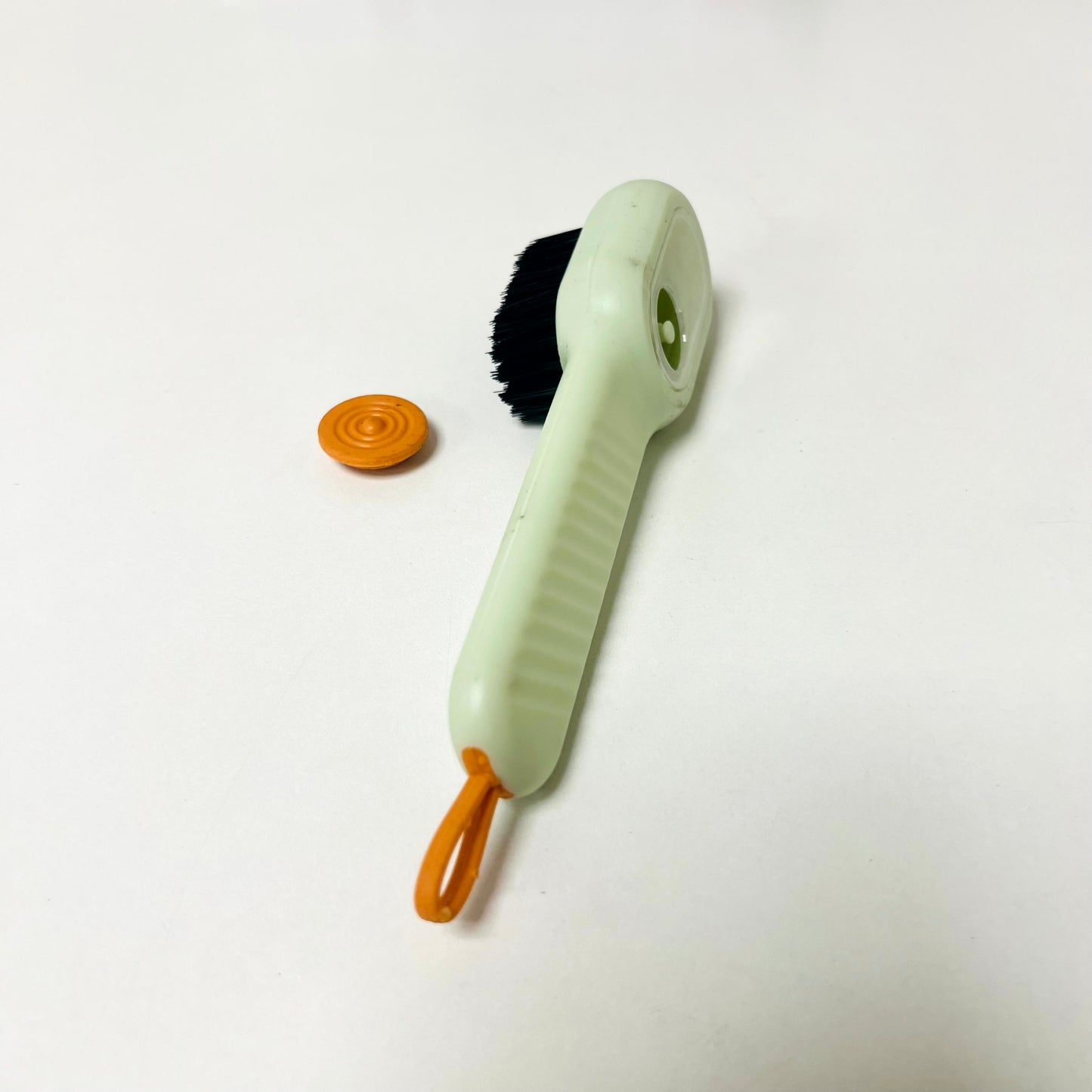 1pc Multi-function automatic spot shoe brush soft hair hand pressure hanging hole suitable for clothing carpet plastic handles, 61130