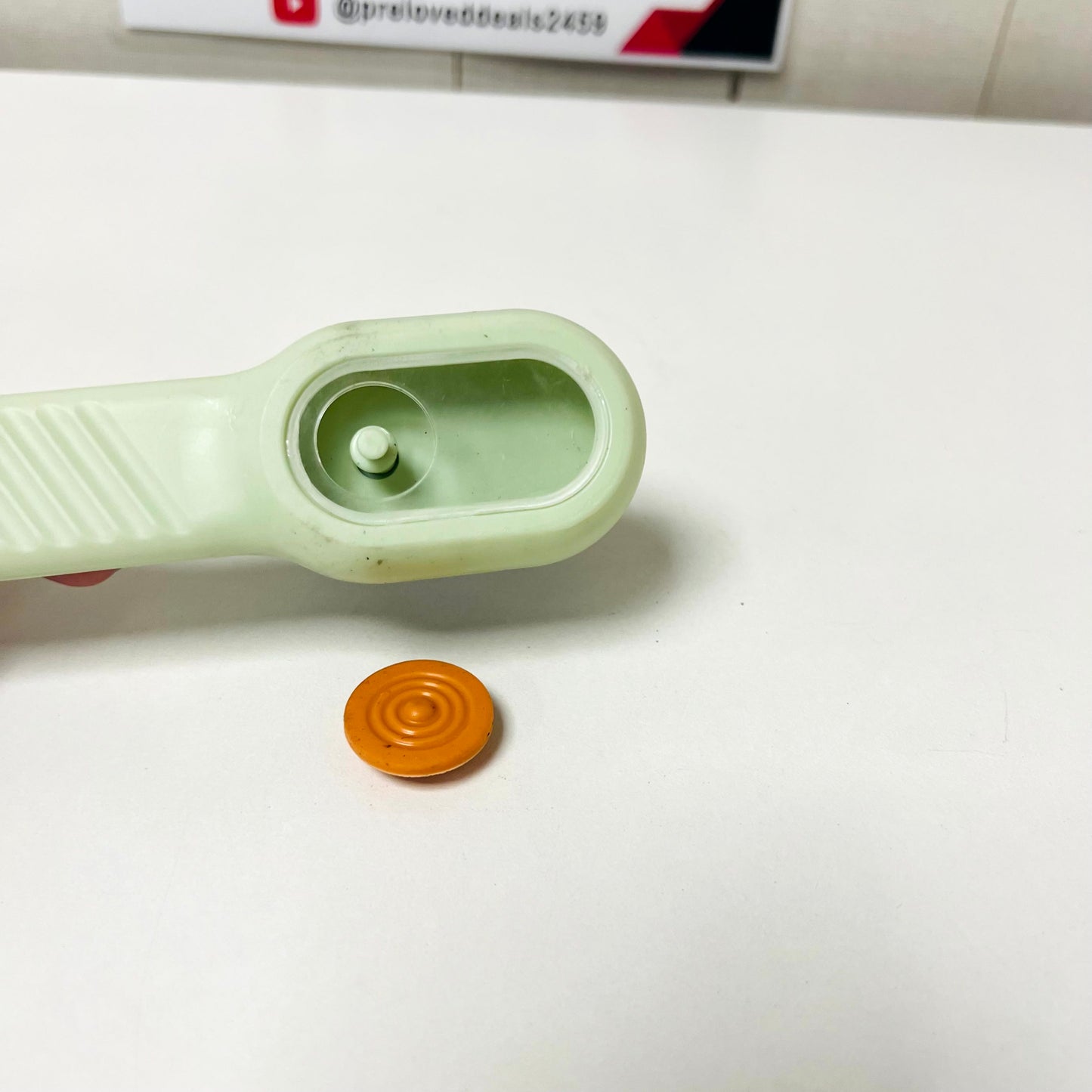 1pc Multi-function automatic spot shoe brush soft hair hand pressure hanging hole suitable for clothing carpet plastic handles, 61130
