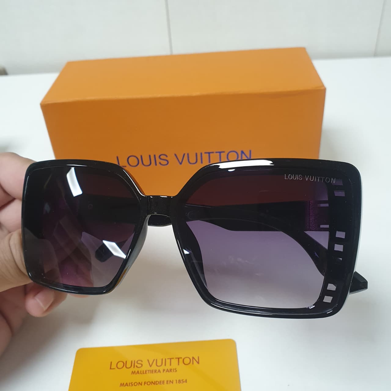 Louis Vuitton Ladies Sunglasses Style 1  , 15050