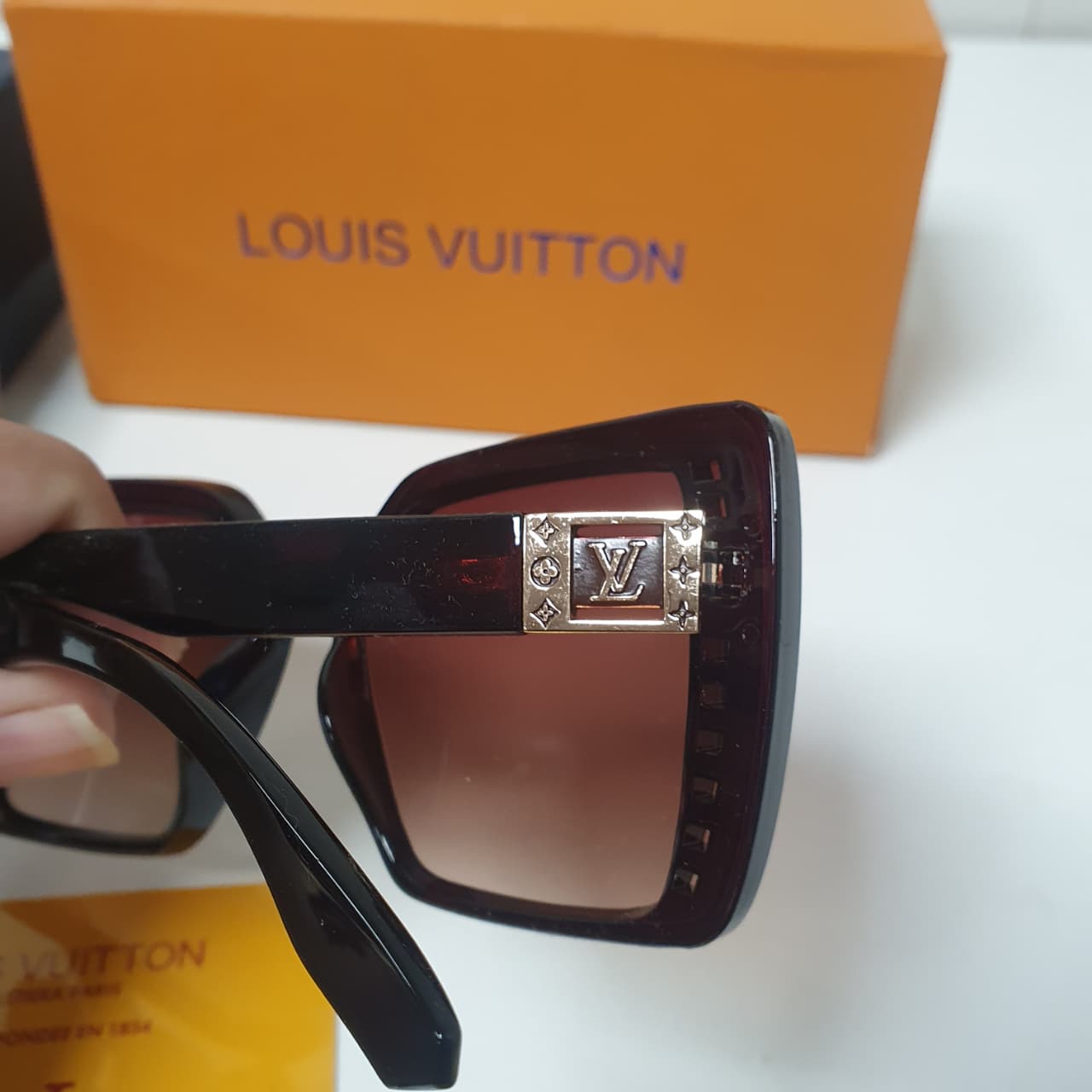 Louis Vuitton Ladies Sunglasses Style 1  , 15050