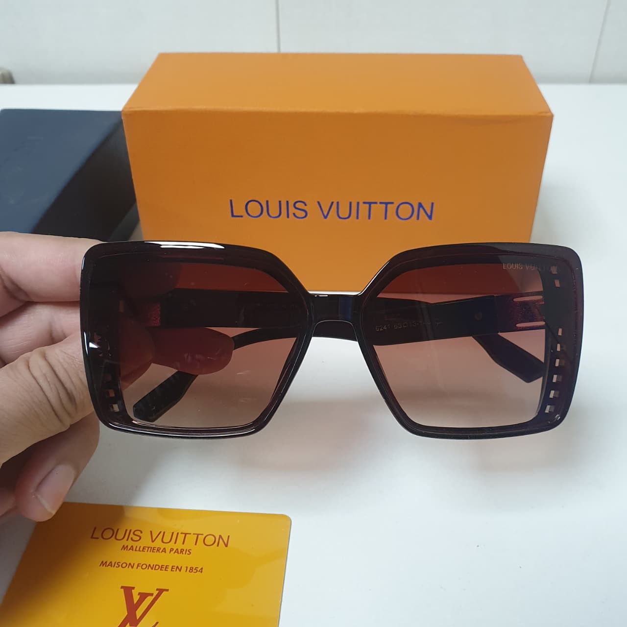 Louis Vuitton Ladies Sunglasses Style 1  , 15050