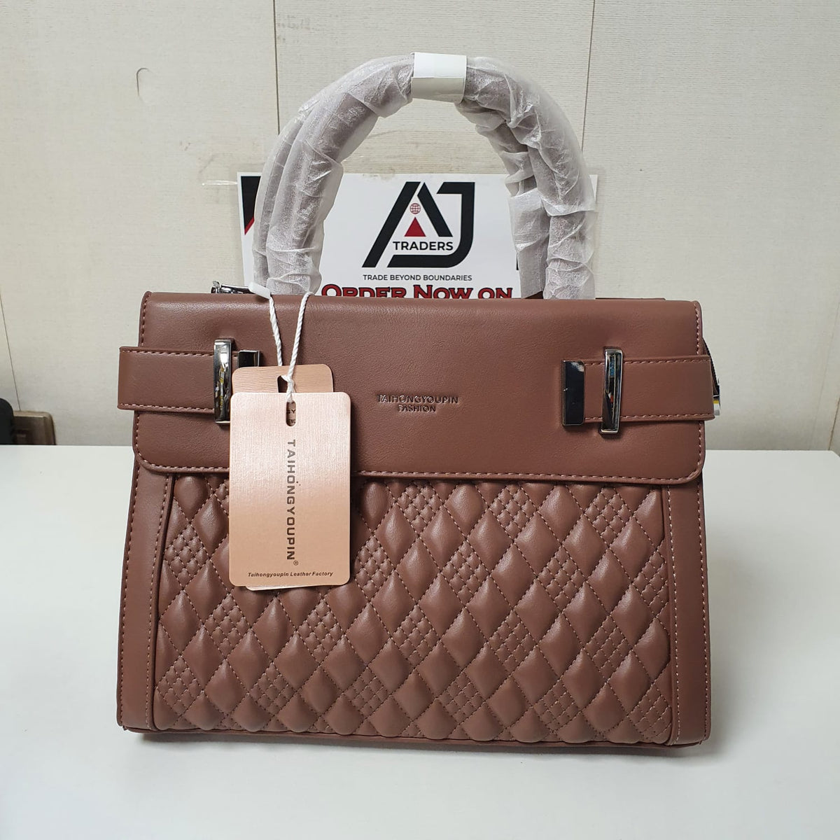 Ladies Hand Bag Stylish Look, 35250