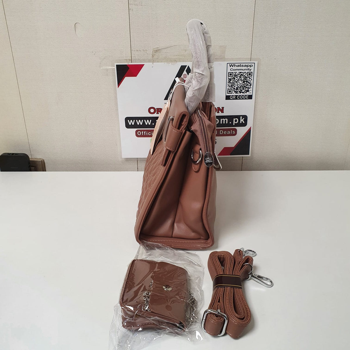 Ladies Hand Bag Stylish Look, 35250