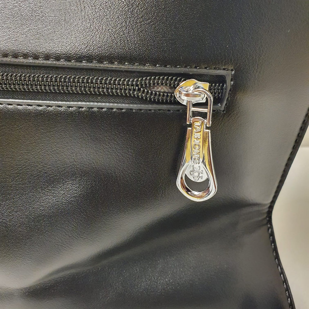 Ladies Hand Bag Stylish Look, 35250