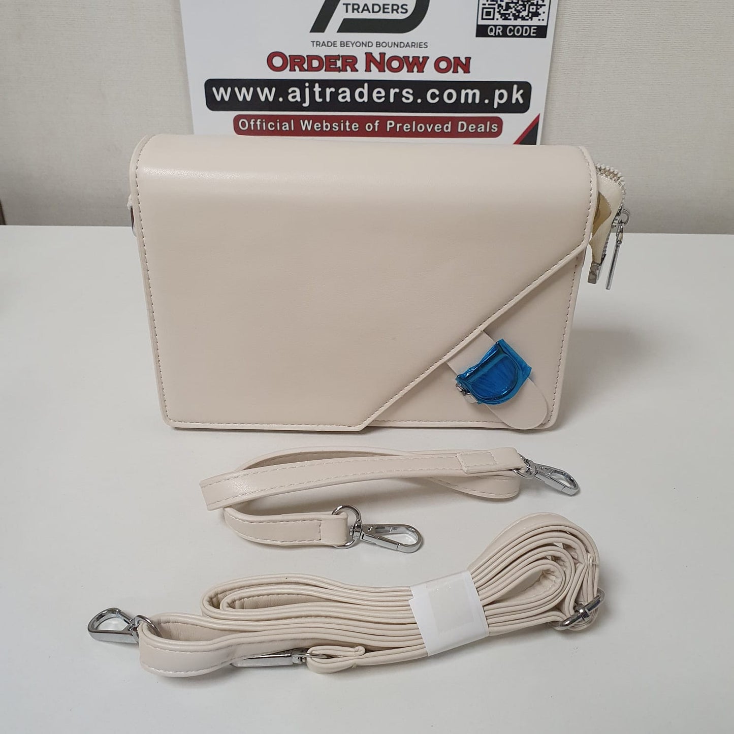 Dior Ladies Hand Bag Side Buckle, 52950