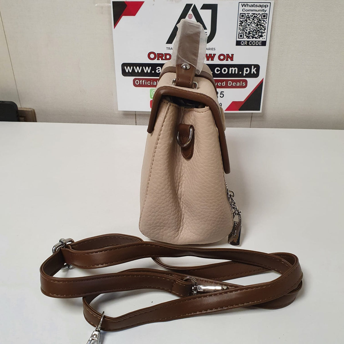 Ladies Hand Bag New Look, 121070