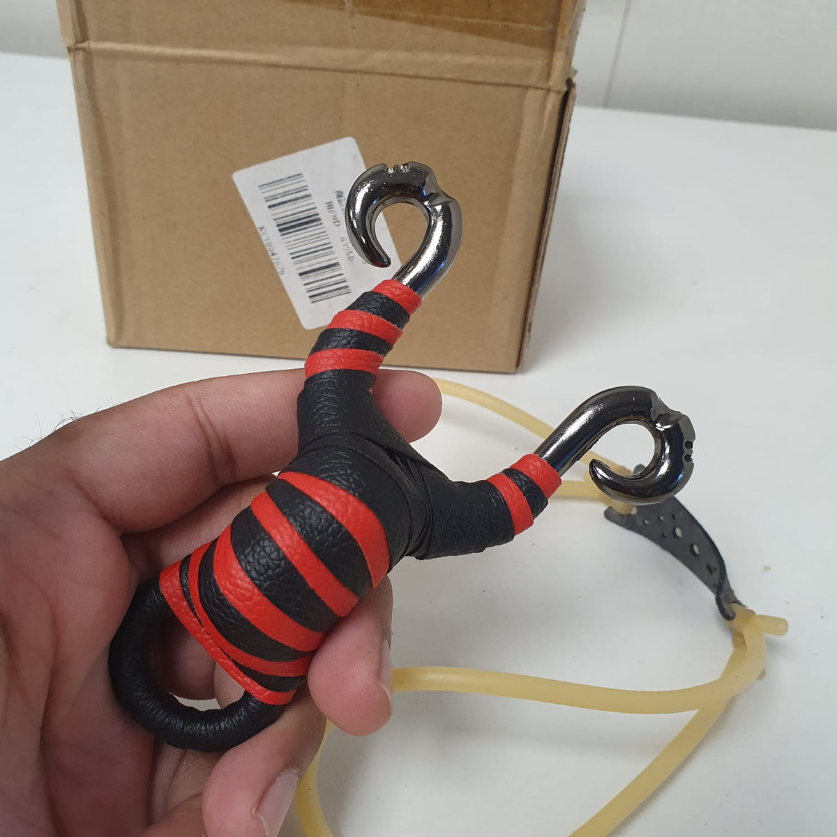 Red Black Alloy Steel Slingshot, 23