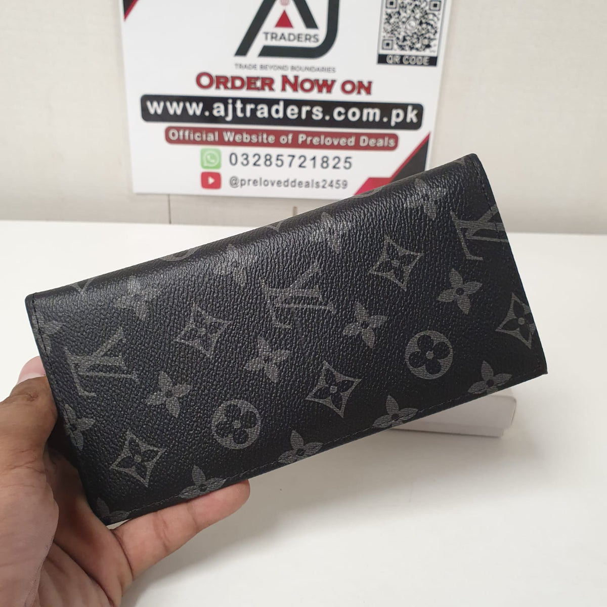 Louis Vuiton Wallet, 31300