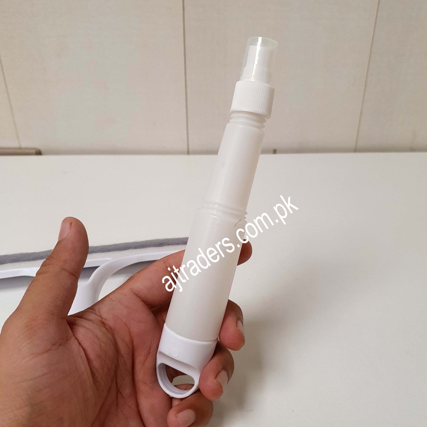 Window Cleaning Wiper With Water Spray, 31090