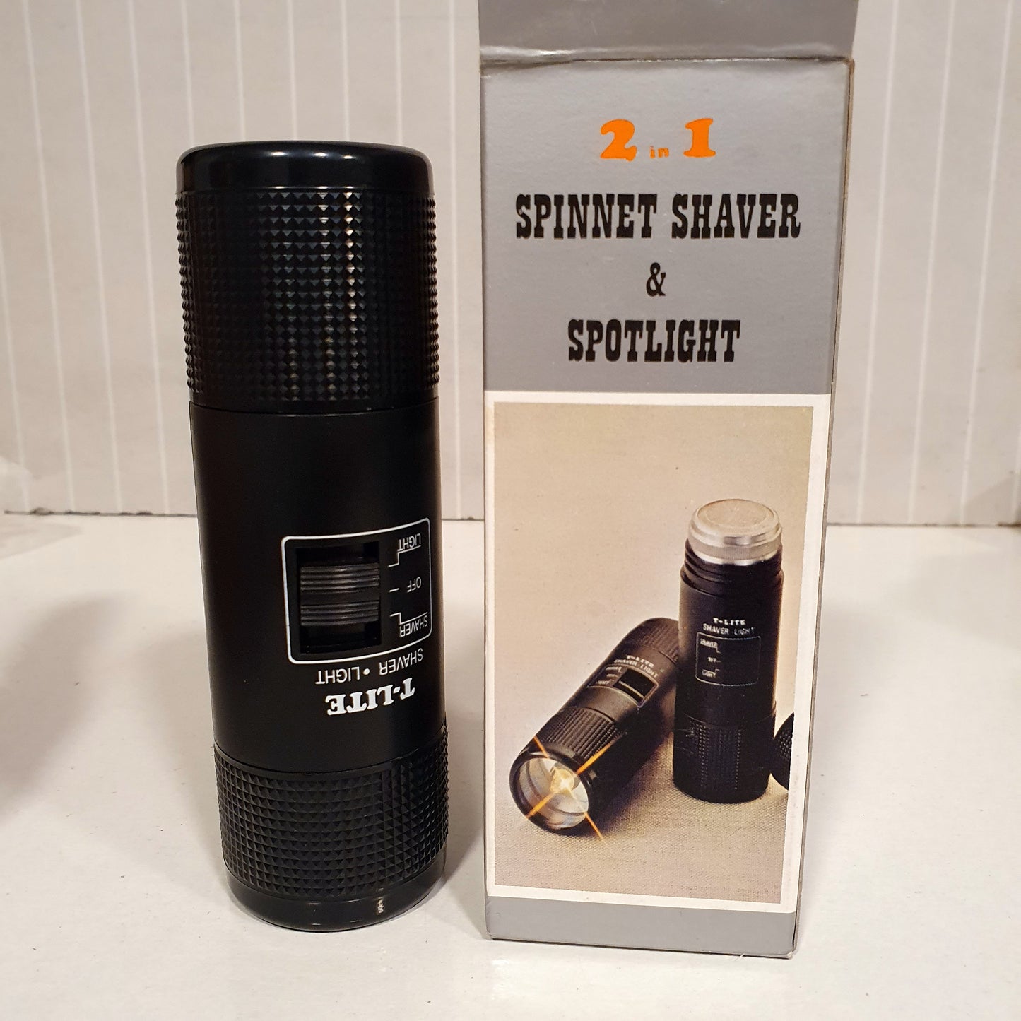 2 in 1 Shaver + Spotlight