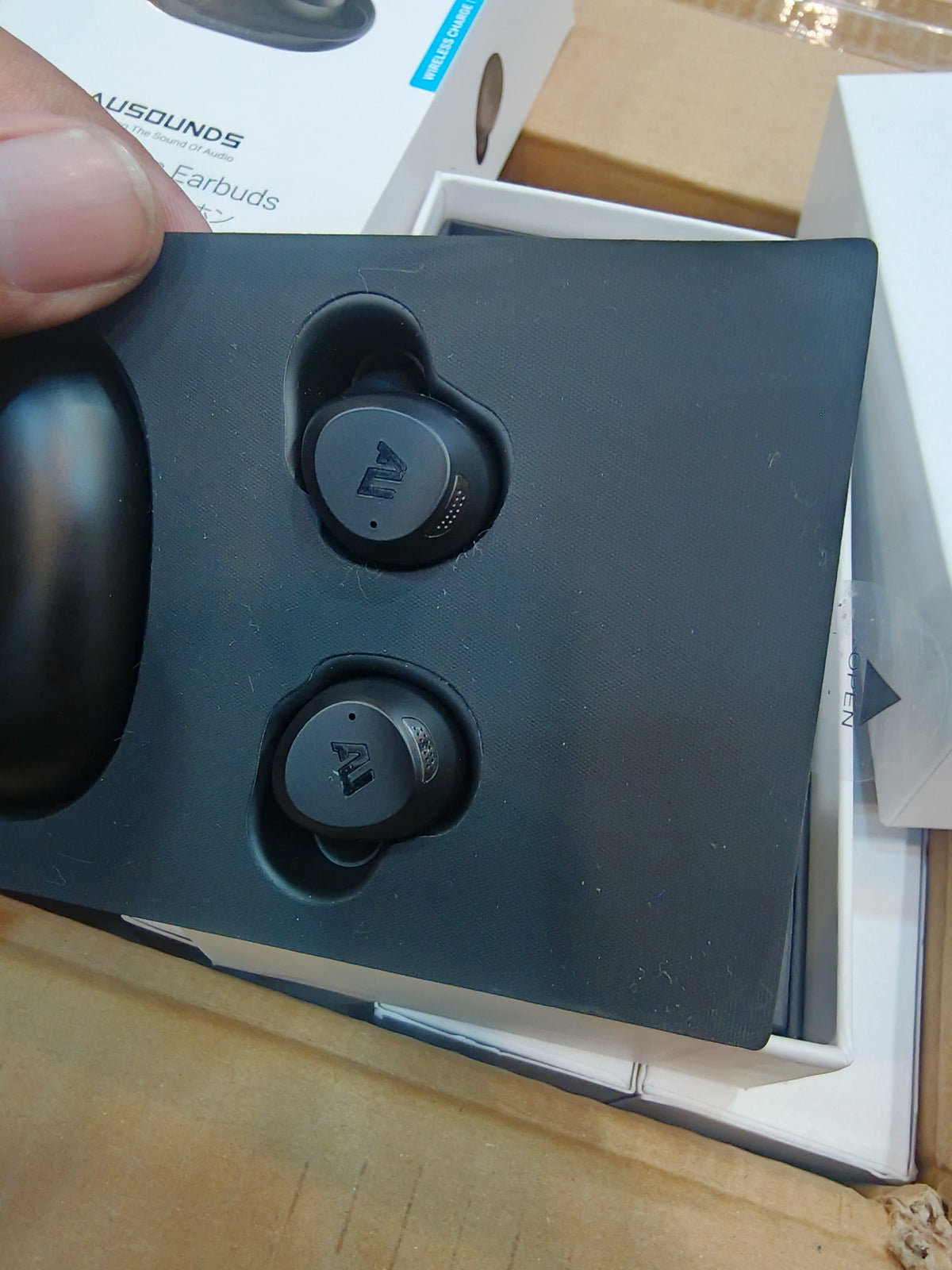 AU sound hybrid noise canceling earbuds original